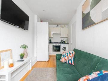 N7 3 bed flat to rent £2,700 pcm £623 pw