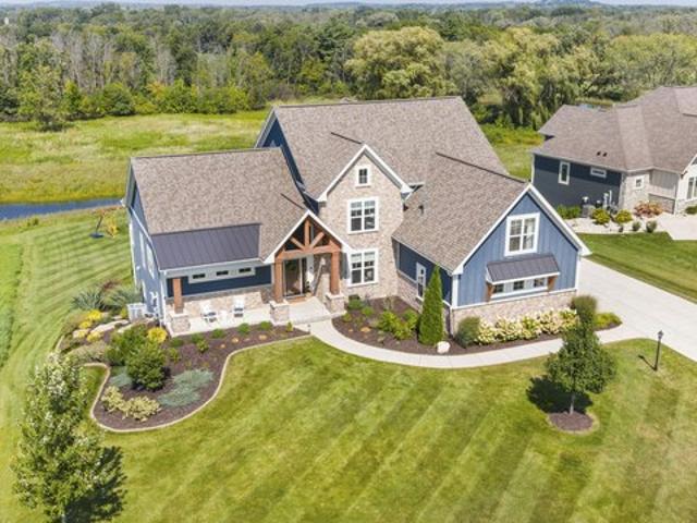 N41W23622 Century Farm Rd, Pewaukee, WI 53072
