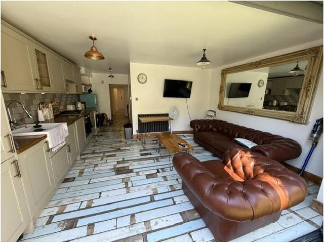 N4, FINSBURY PARK 2 BEDROOM FLAT 2 bed ground floor flat to rent £2,650 pcm £612 pw