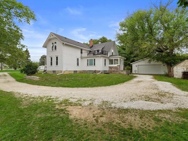 N4W22625 Bluemound Rd, Pewaukee, WI 53186