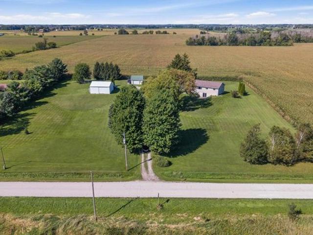 N5437 Blackbird Rd, Beaver Dam, WI 53916
