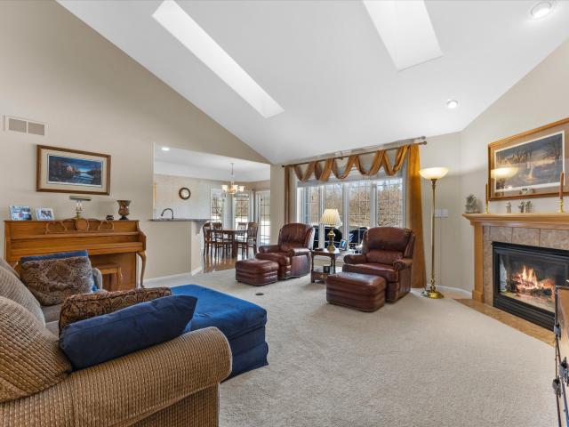 N54W16684 Ravenwood Dr