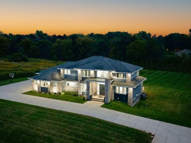 N60W26339 Katesbridge Dr, Lisbon, WI 53089