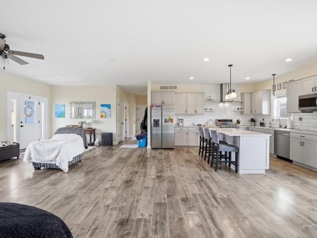 N7037 Hillside Ct