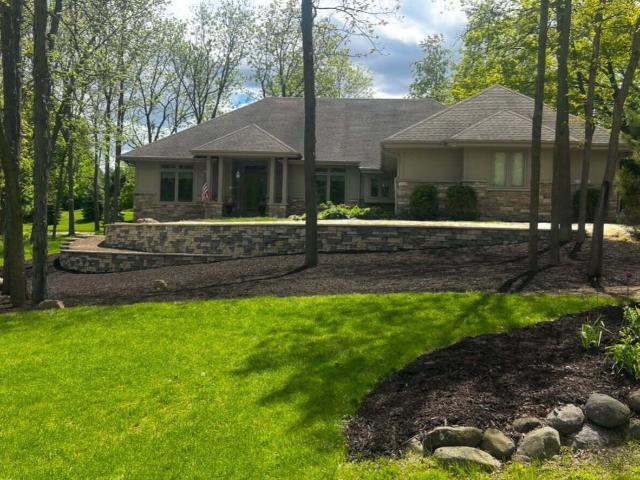 N77W23829 Sun Valley Run, Sussex, WI 53089 | MLS #1968