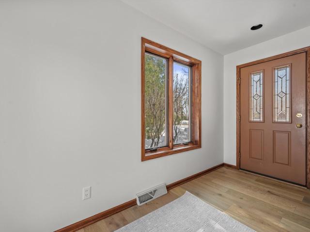 N80W13596 River Park Dr, Unit 16/3/E, Menomonee Falls, WI 53051 | MLS #1954