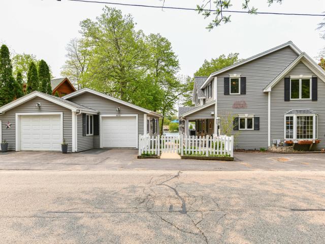 N9129 East Shore Rd