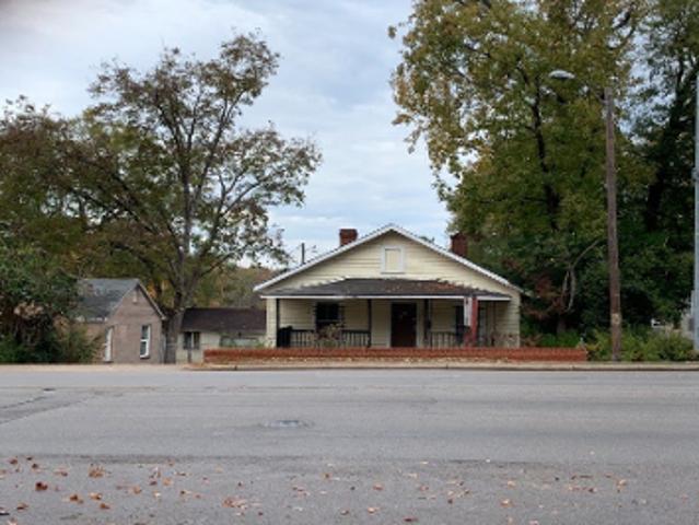 N Main St