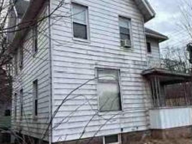 N Main St