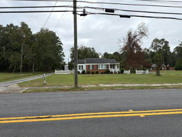 N Main St