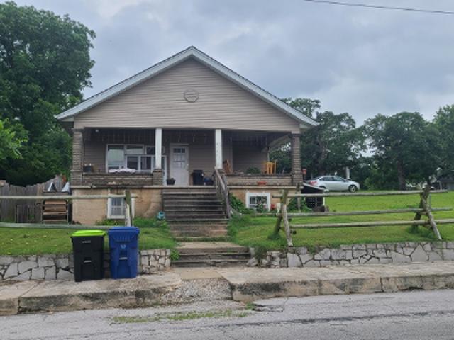 N Main St