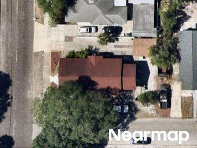 N Albany Ave