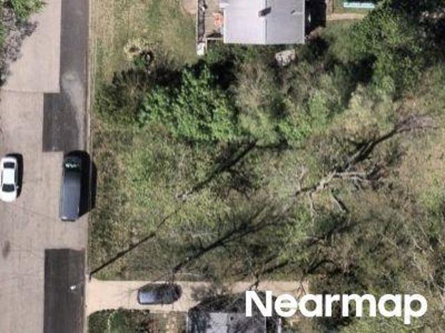 N Ashton Ave