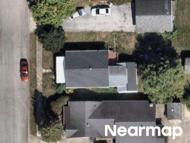 N Bell St