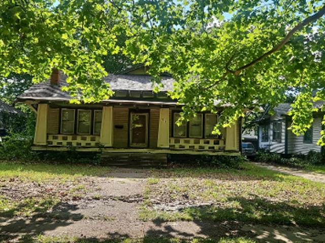 N Bluff St