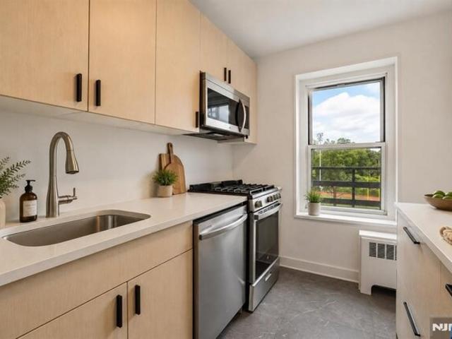 N Central Rd Apt D, Fort Lee, Condo For Sale