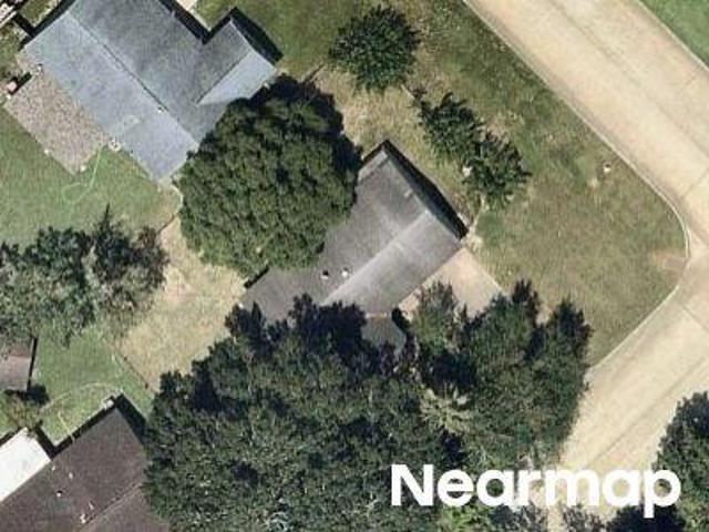 N Circle Dr