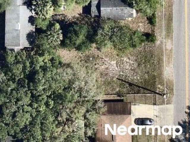N Davis St