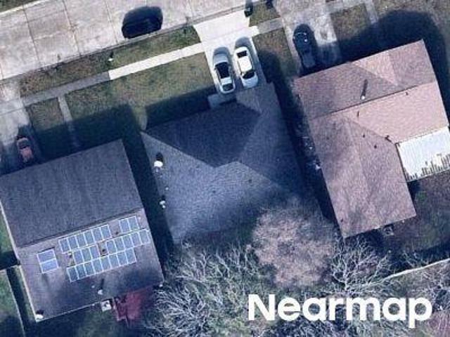 N Deerwood Dr