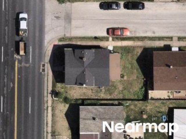 N Division St
