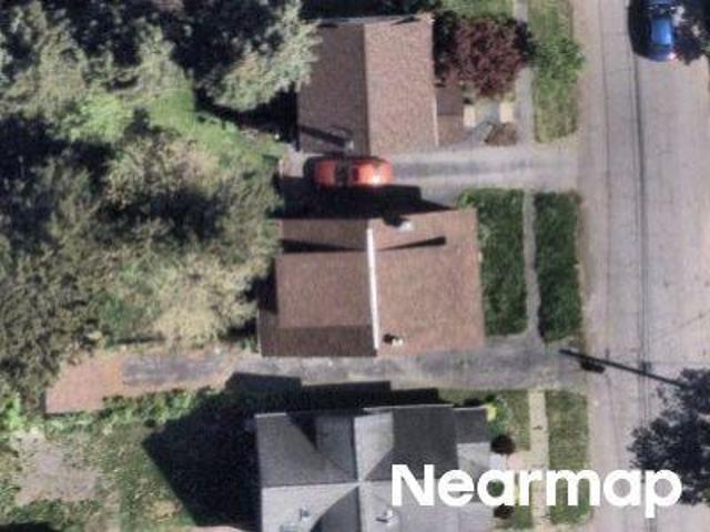 N Edwards Ave
