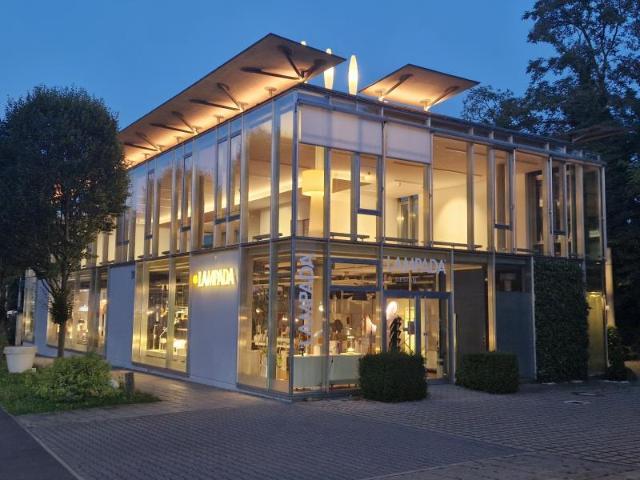 N Erlenstegen: Hohe Sichtbarkeit ! Moderne Ladenfläche mit ca. 320 m² im 1.OG