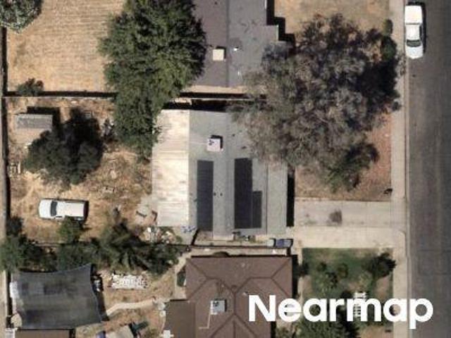 N Giddings St