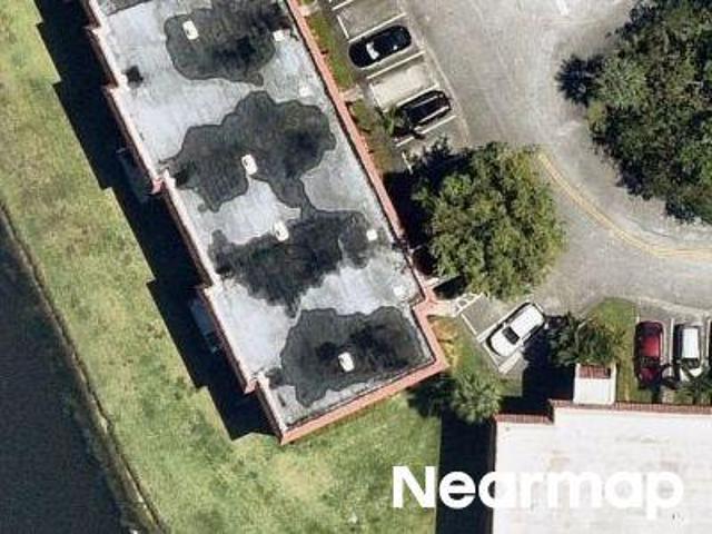 N Hollybrook Lake Dr