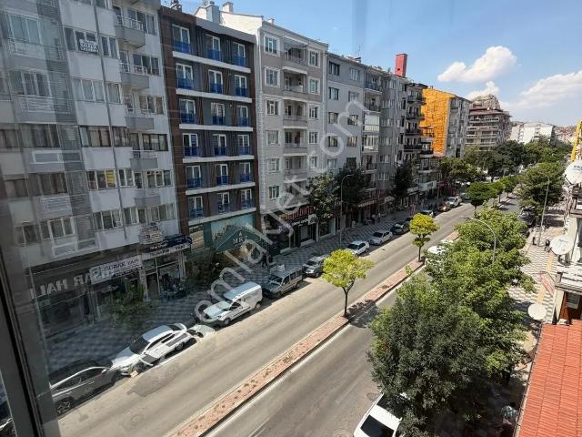 N.ilgar Emlak'ta Kurtuluş Caddesi Üzeri Satılık Fırsat Daire