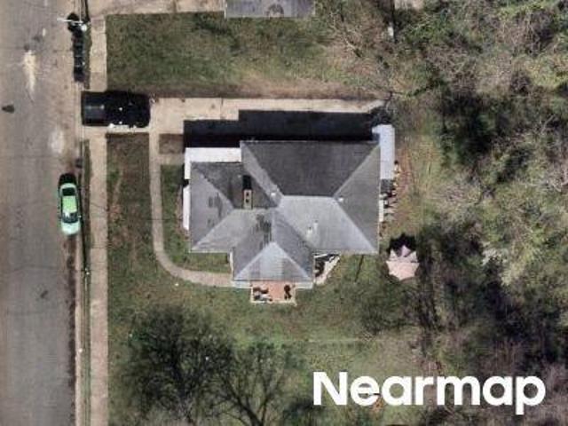 N Jackson Ave