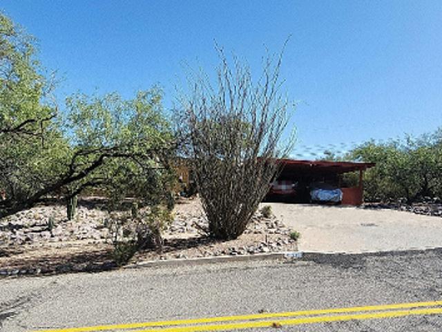 N La Cholla Blvd