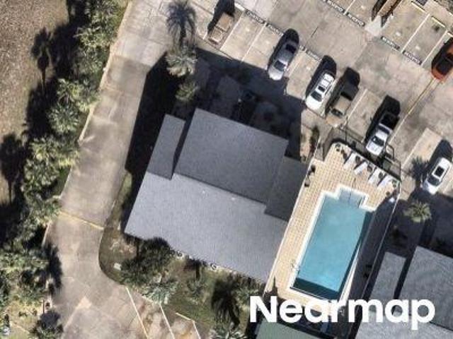 N Lagoon Dr