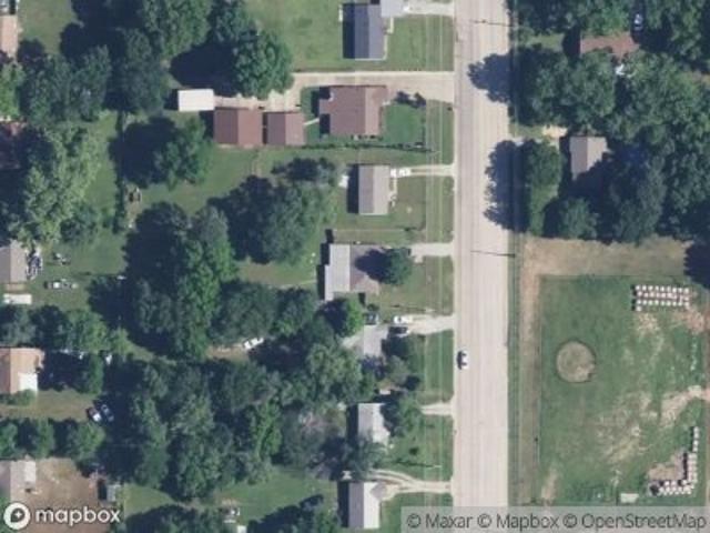N Lewis Ave