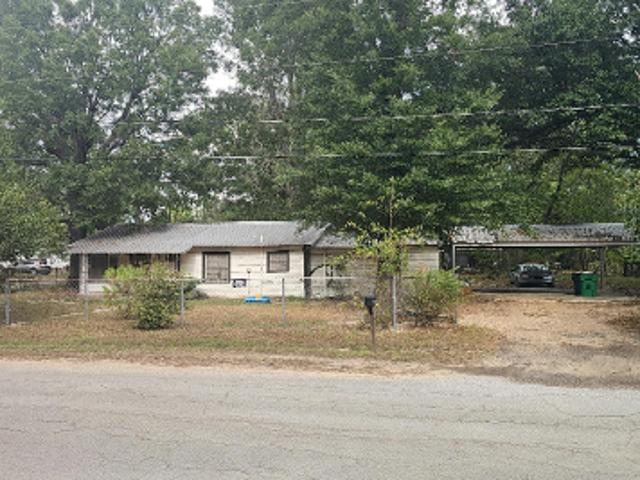 N Live Oak St