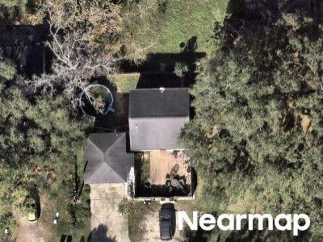 N Pecan St