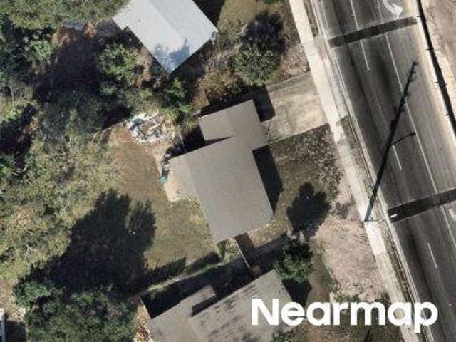 N Pine Hills Rd