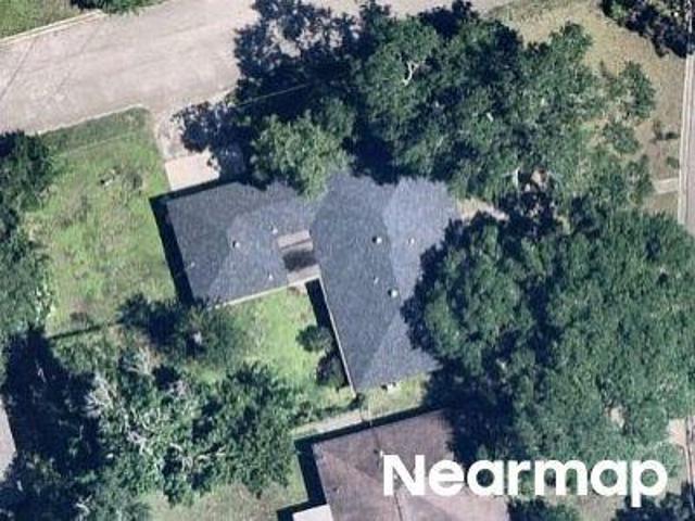 N Roberson St
