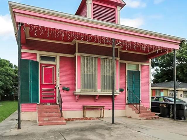 N Robertson St
