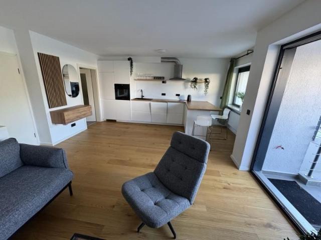 N Steinbühl: Erstbezug! Attraktive 3 Zi Whg 2.OG m.A., Einbauküche, Kühlung, Balkon, Stpl