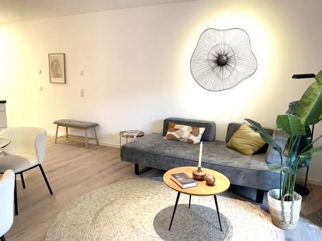 N Schweinau: Erstbezug! Modern und lichtdurchflutet 2 Zi Whg 3.OG mit EBK, Balkon, Aufzug