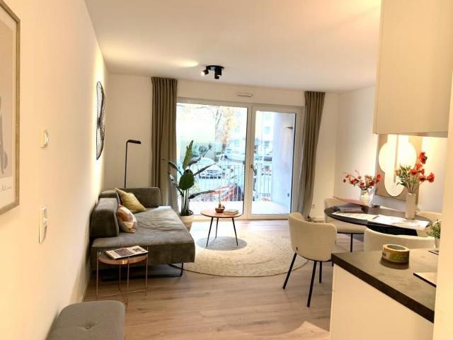 N Schweinau: Erstbezug! Moderne, sehr schöne 2 Zi Whg. im EG mit EBK, Balkon, Aufzug