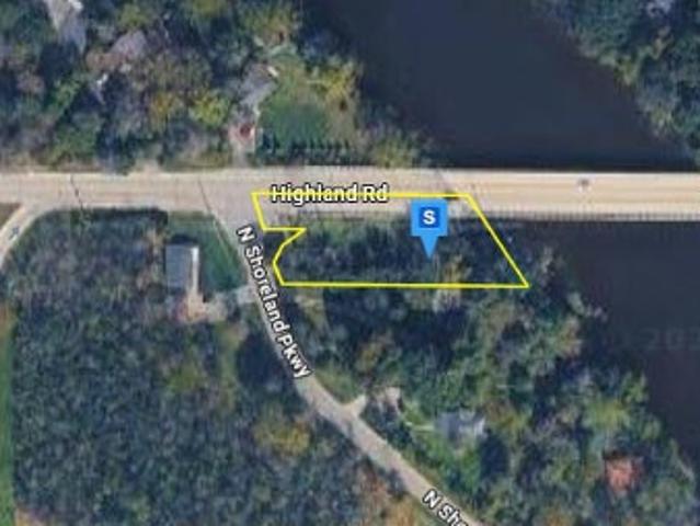 N Shoreland Pkwy