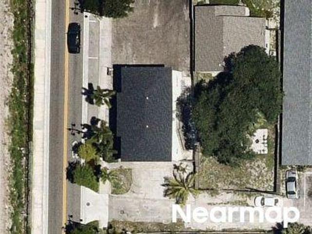 N Tamarind Ave