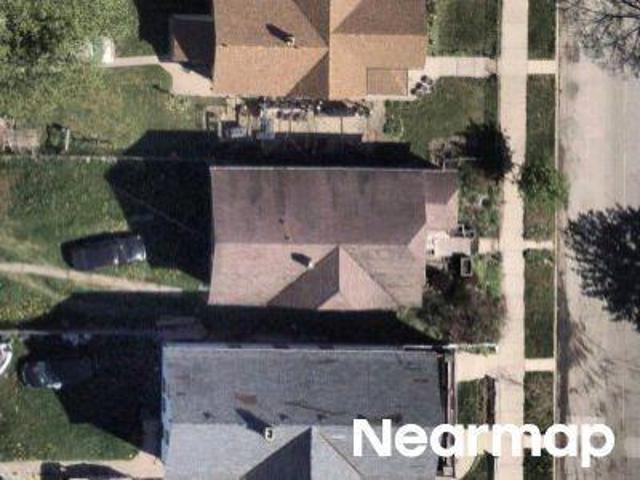 N Vel Phillips Ave R