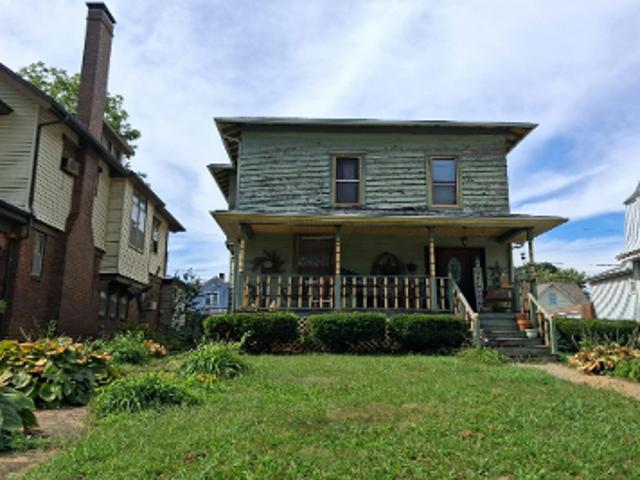 N Walnut St