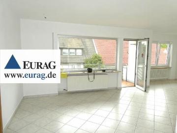 N Werderau: Schöne 3 Zi Whg. im 1.OG eines 3 FH, großer Balkon, Blick ins Grüne, Garage, 2 Keller