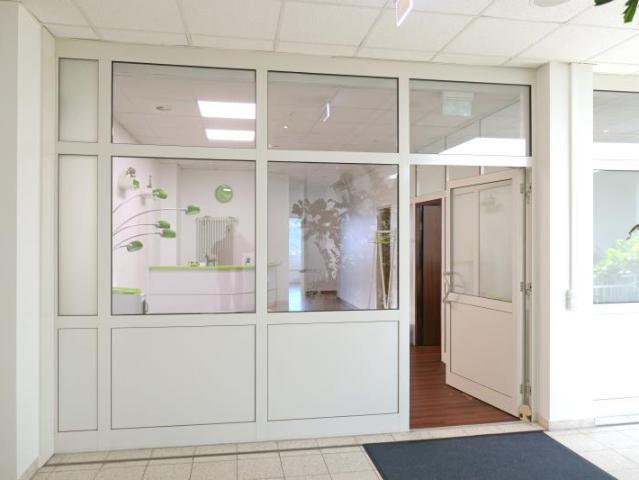 N Wetzendorf: Praxisfläche mit ca. 182 m² 6 9 Räume 1.OG in kleinem Einkaufszentrum
