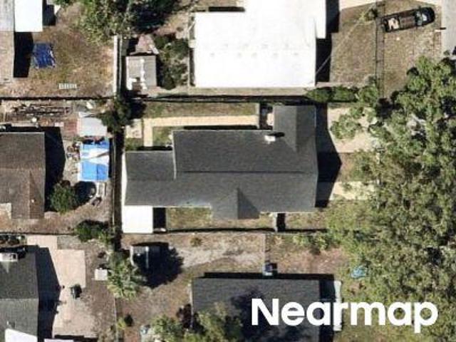 N 18th St