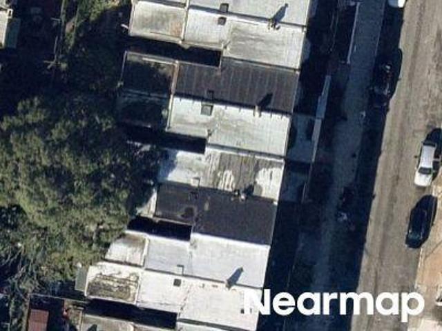 N 18th St
