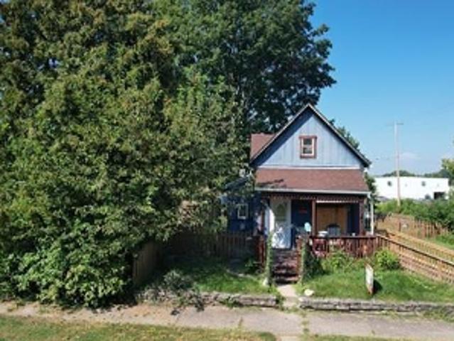 N 18th St